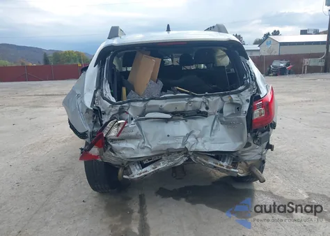 2016 Subaru Outback 3.6R Limited z USA, uszkodzony, nr VIN 4S4BSEJC8G3289318